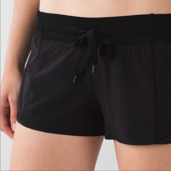 Lululemon Hotty Hot shorts Like New! - Picture 3 of 9